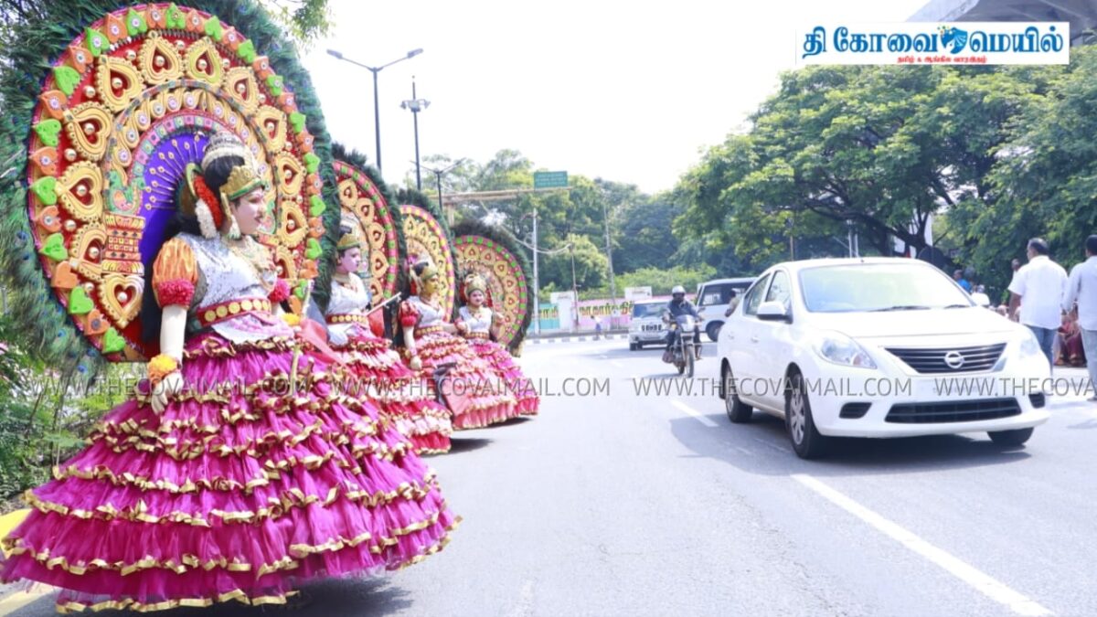 முதல்வரை வரவேற்ற  கலைஞர்கள்