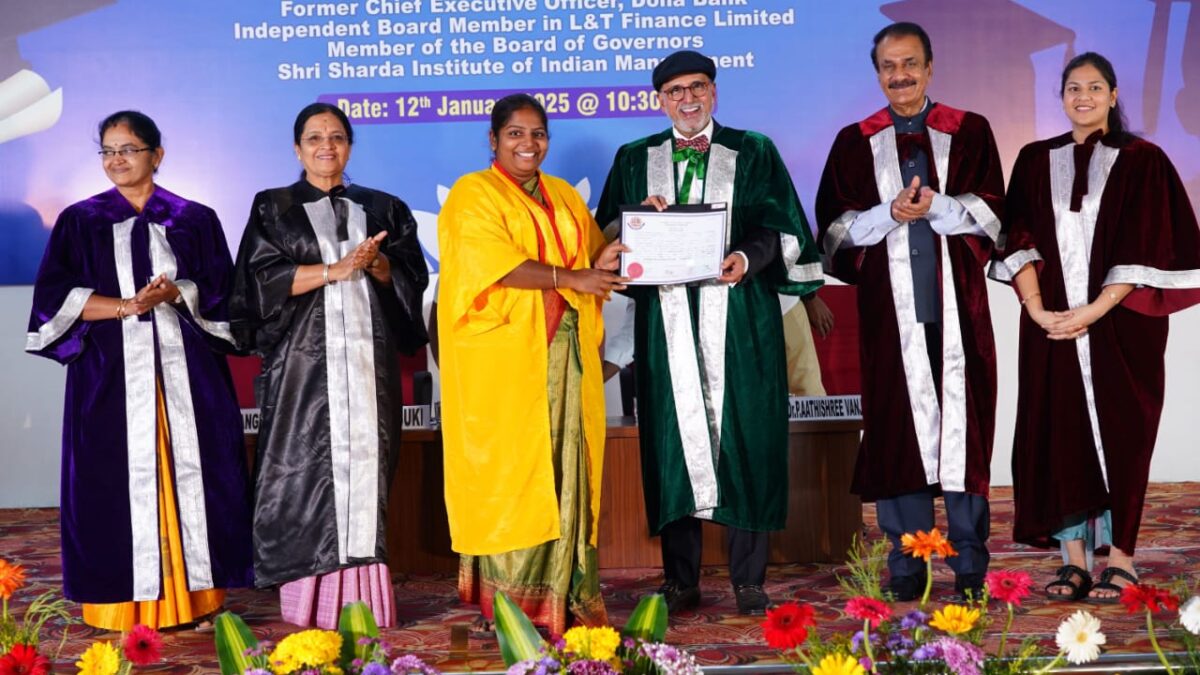 Kongunadu college held its 17th Graduation Day 