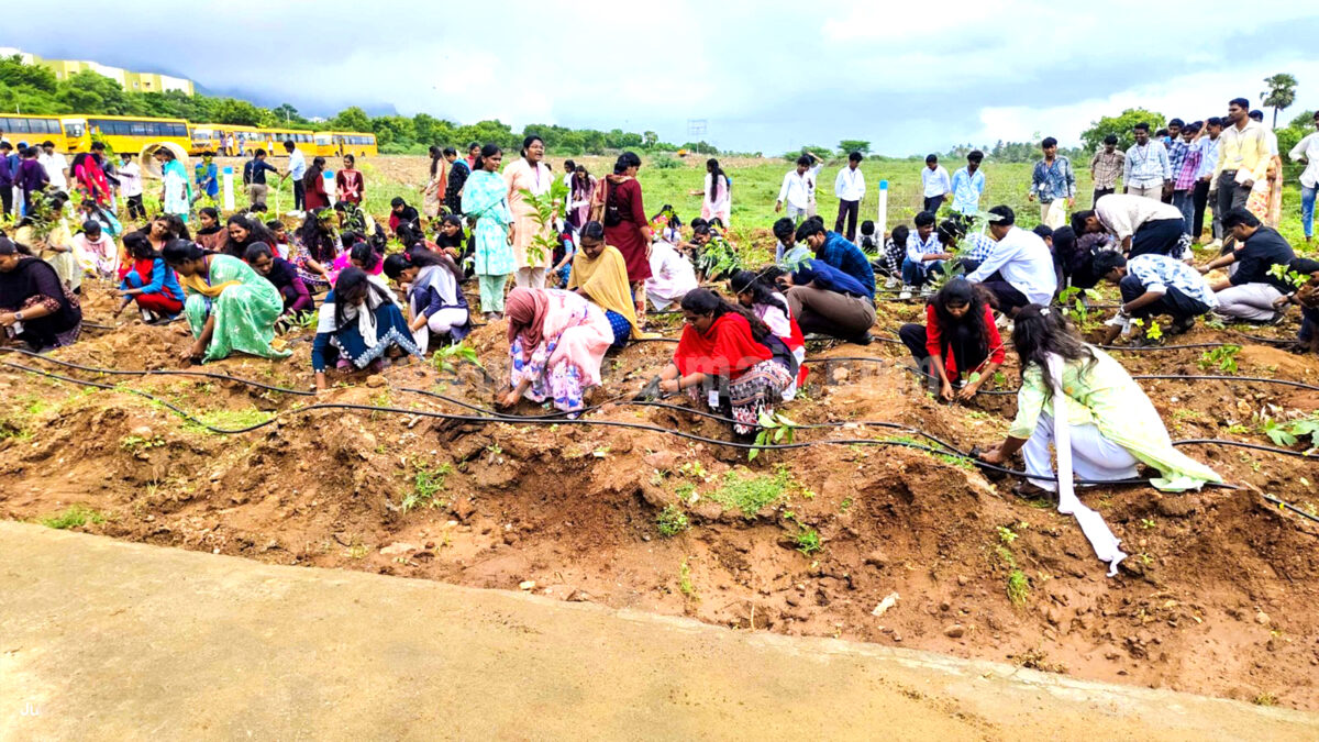 500 Students, 500 Trees, 50 Seconds: A Record-Setting Green Initiative in Kovaipudur