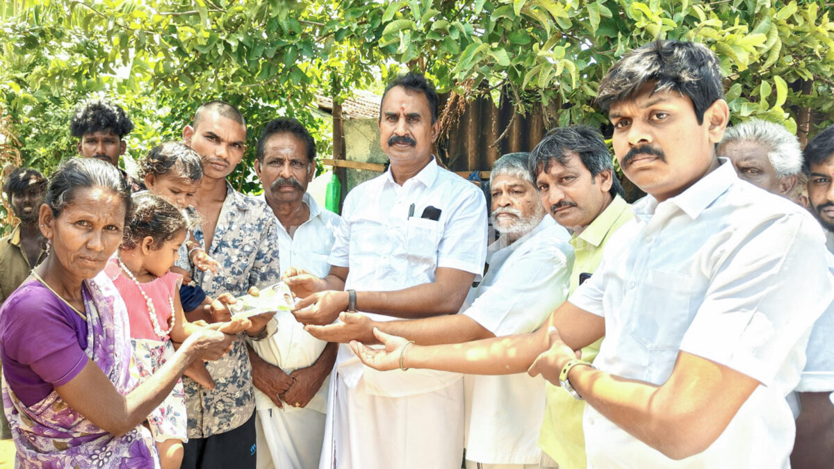 யானை தாக்கி உயிரிழந்தவர்களின் குடும்பங்களுக்கு எஸ்.பி.வேலுமணி நிதியுதவி