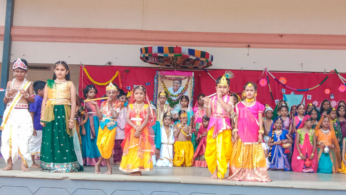 அமிர்த வித்யாலயம் பள்ளியில் கிருஷ்ண ஜெயந்தி