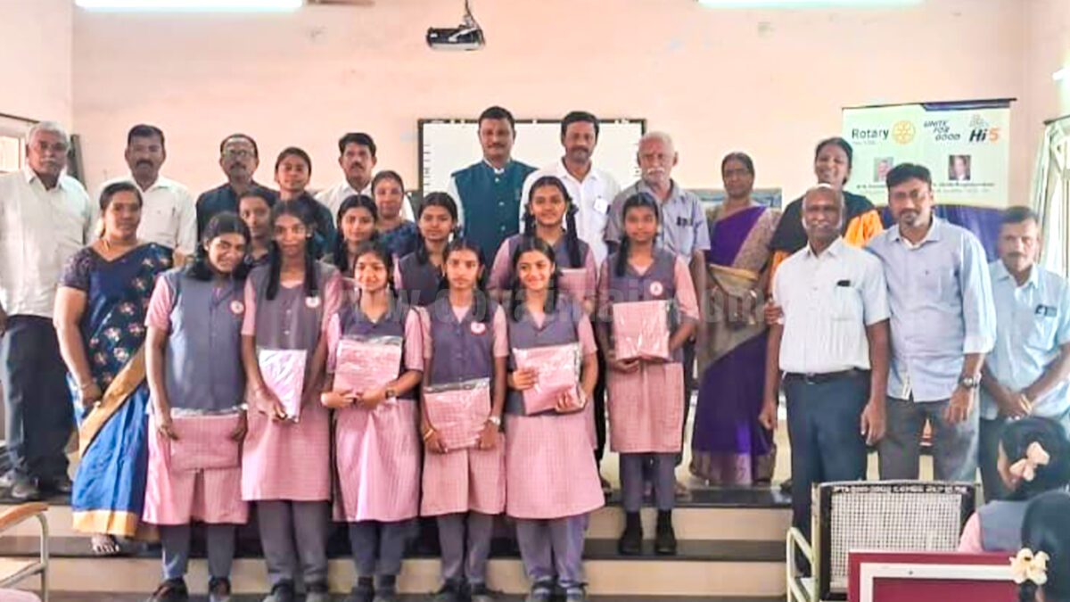 Rotary South Donates Uniforms to 120 Girl Students