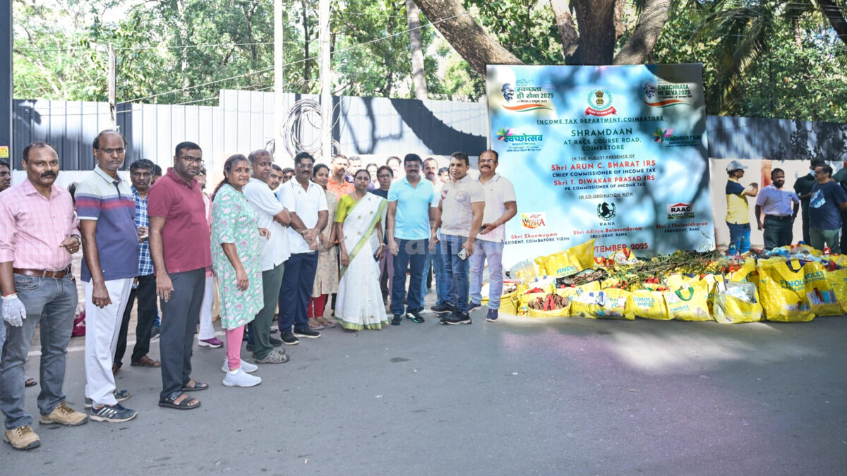 Coimbatore IT office cleans the Race Course area under Swachhata Hi Seva