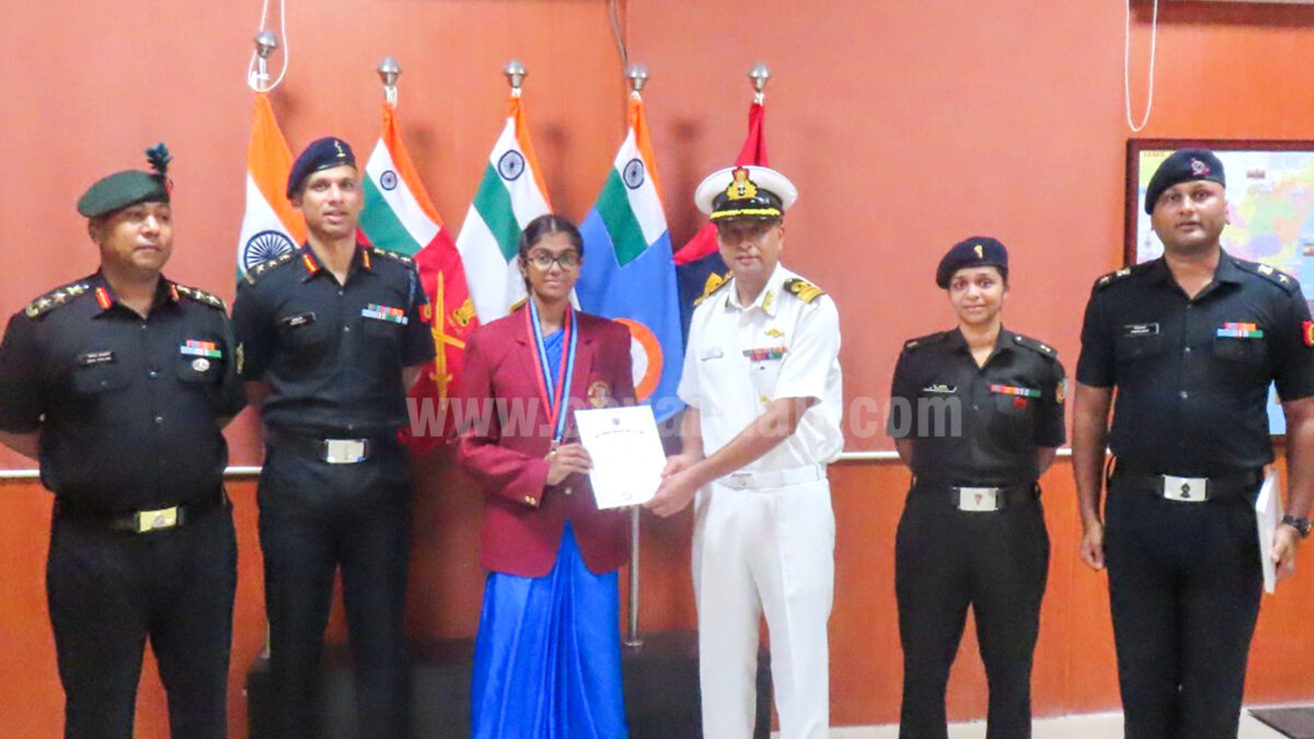 கே.பி.ஆர் கல்லூரி மாணவி தங்கப்பதக்கம் வென்று சாதனை