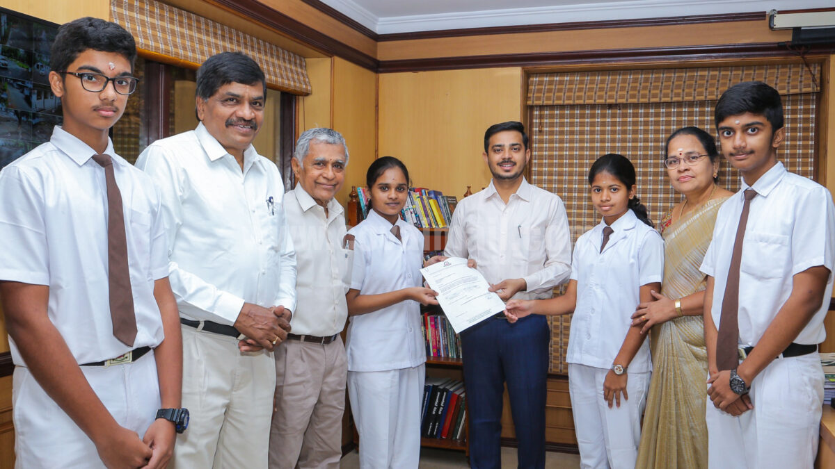 சச்சிதானந்த பன்னாட்டு பள்ளி சார்பில் கொடிநாள் நிதி