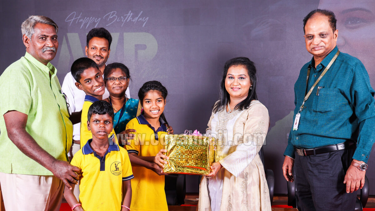 விஐடி உதவி துணை தலைவர் பிறந்தநாள்: முதியோர் இல்லம், அரசு பள்ளிகளுக்கு நலத்திட்ட உதவி