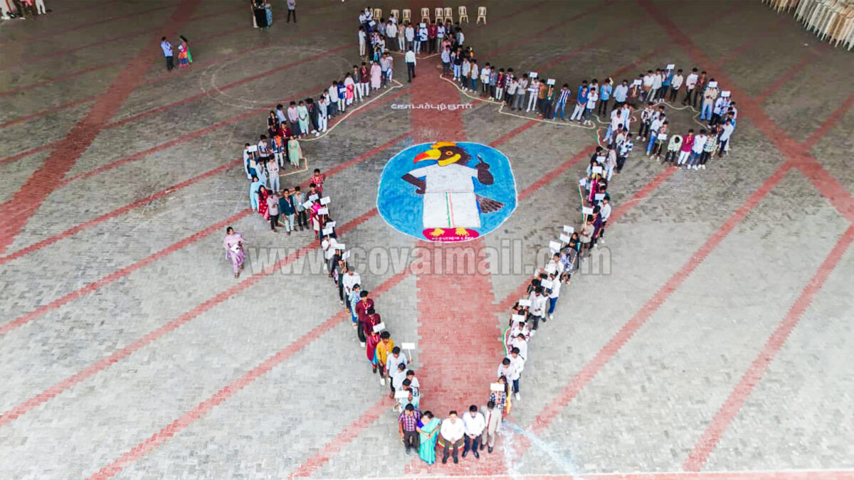 இந்துஸ்தான் கல்லூரி சார்பில் 100% வாக்குப்பதிவை வலியுறுத்தி பிரம்மாண்ட ரங்கோலி