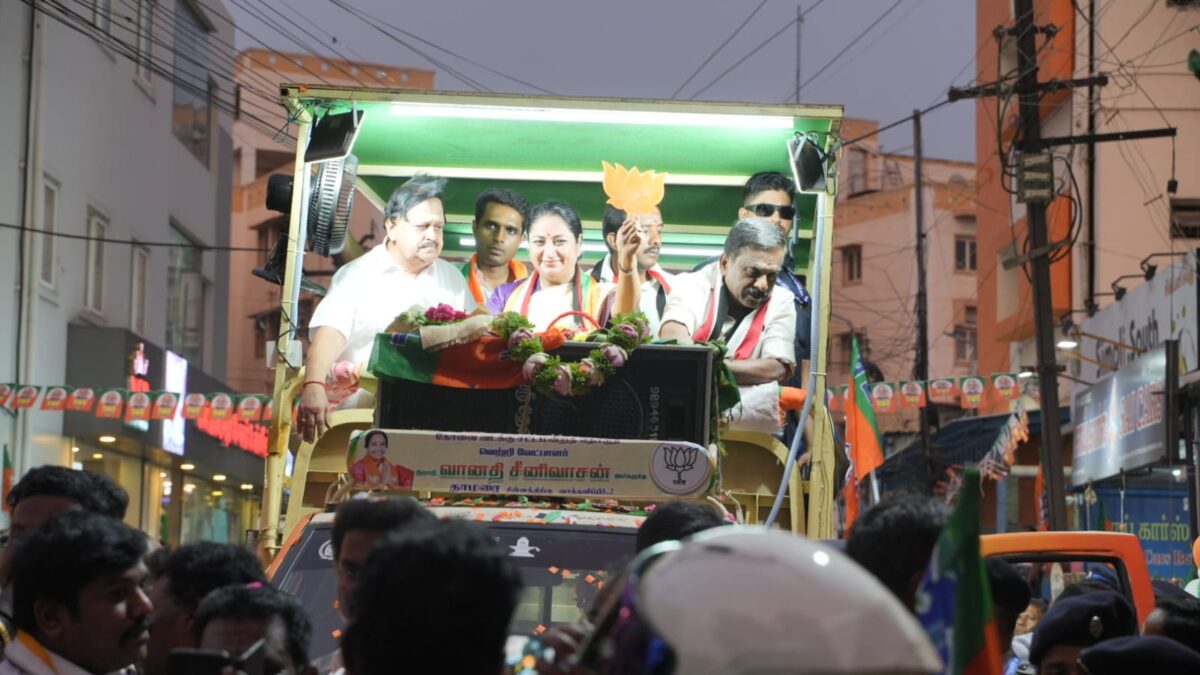 பாஜக வேட்பாளர் வானதி சீனிவாசனை ஆதரித்து டெல்லி முதலமைச்சர் கோவையில் பிரச்சாரம்