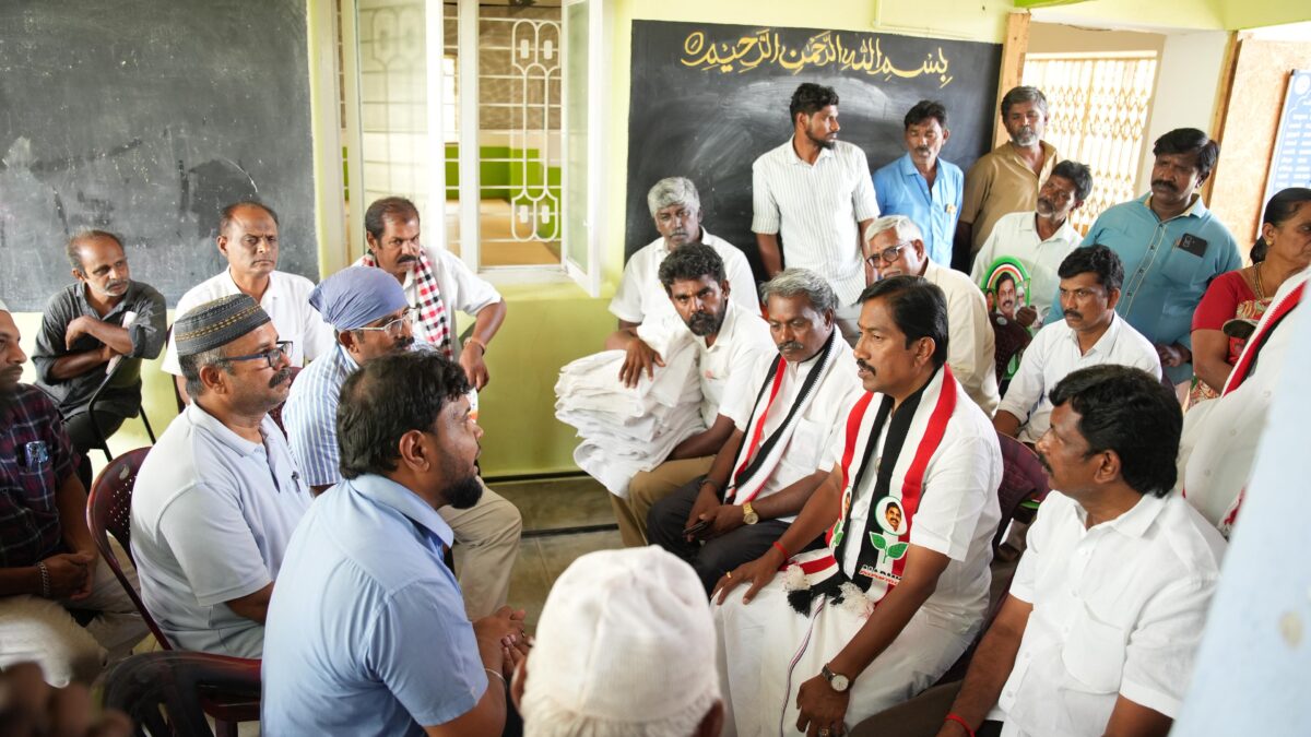 சிங்காநல்லூர் அதிமுக வேட்பாளர் கே.ஆர். ஜெயராம் பள்ளிவாசலில் வாக்கு சேகரிப்பு