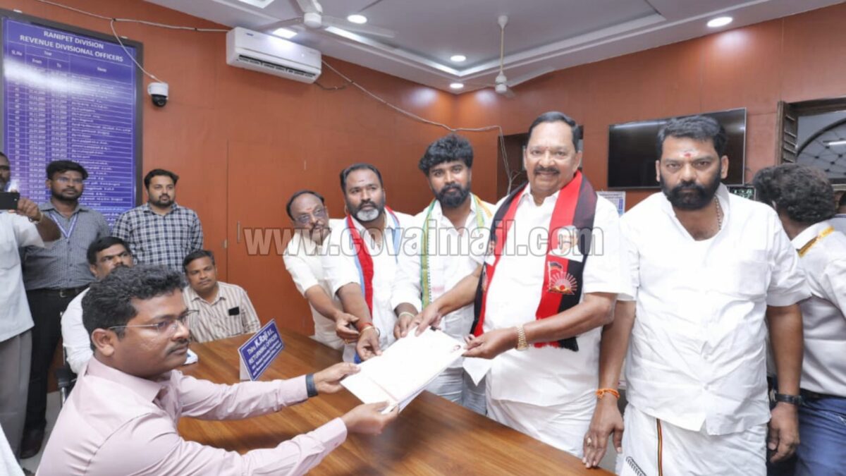 மகனுக்கு கொடுத்த சீட், தந்தைக்கு சென்றது!