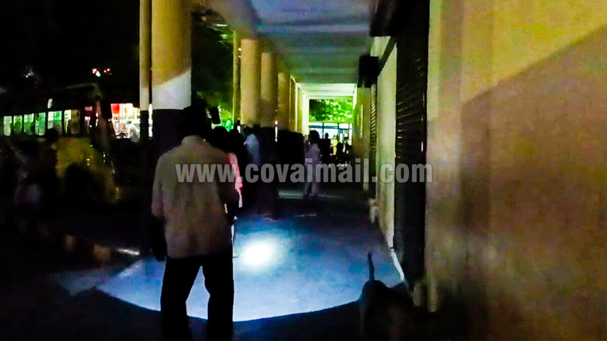 இருளில் மூழ்கிக் கிடக்கும் மேட்டுப்பாளையம் பேருந்து நிலையம்… பயணிகள் அவதி!
