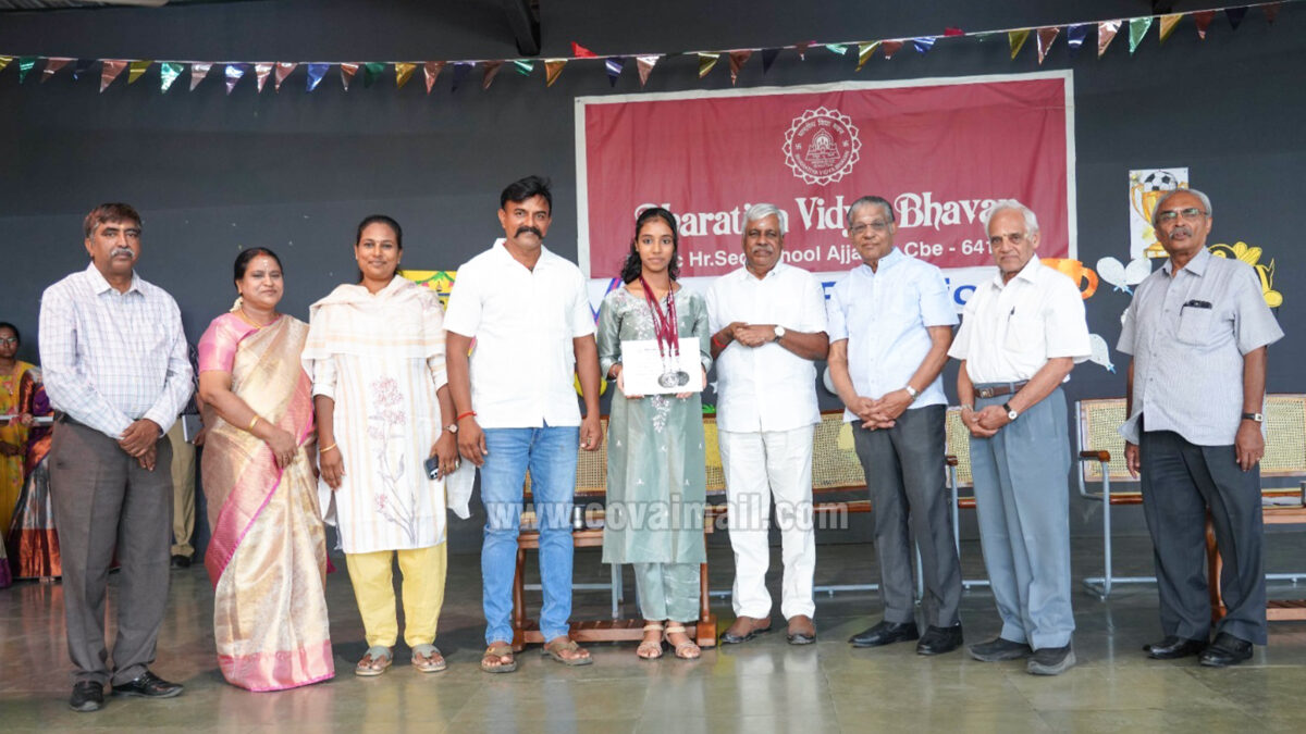 Bharatiya Vidya Bhavan honours Class 10 and 12 toppers with awards