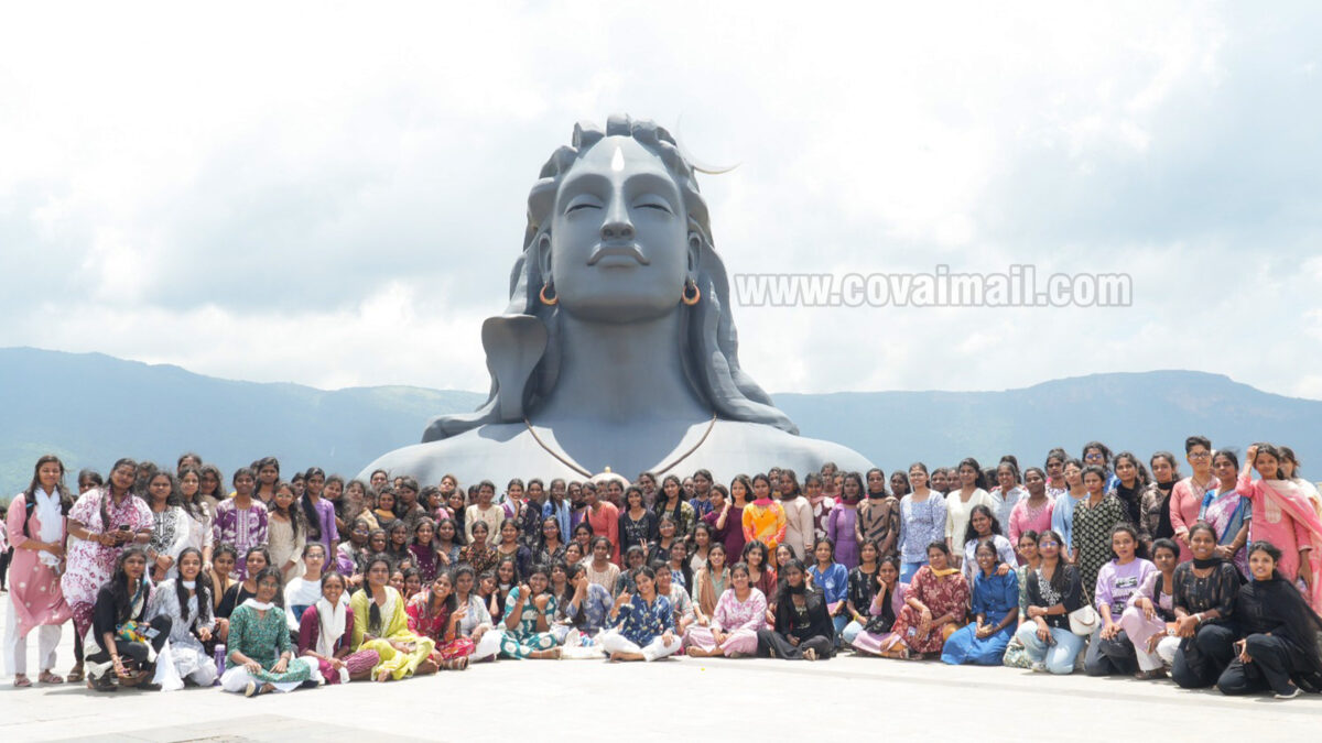 ஈஷாவிற்கு அனுபவப் பயணம் சென்ற  இந்துஸ்தான் கல்லூரி மாணவிகள்