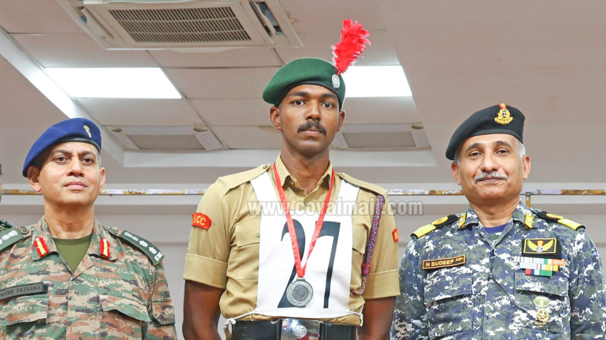 துப்பாக்கி சுடுதலில் வெள்ளிப் பதக்கம்: இந்துஸ்தான் கல்லூரி மாணவர் சாதனை