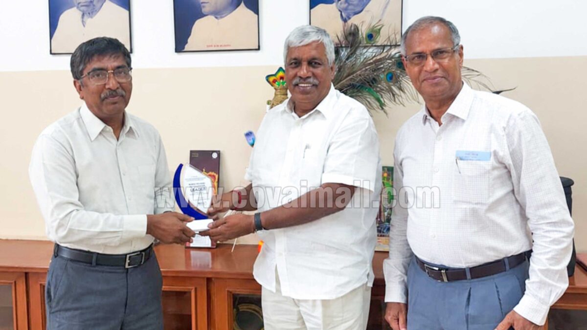 பாரதிய வித்யா பவன் முதல்வருக்கு  கல்வித் தலைவர் விருது
