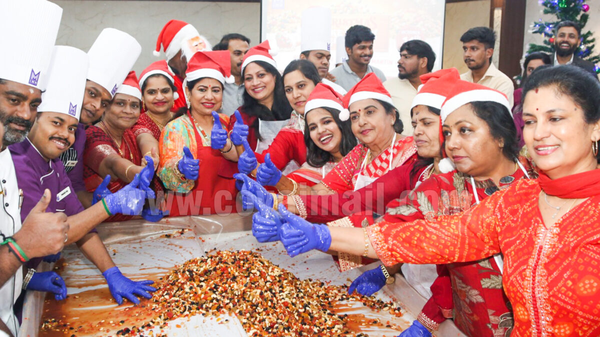 X-Mas cake mixing ceremony at Hotel M Inn
