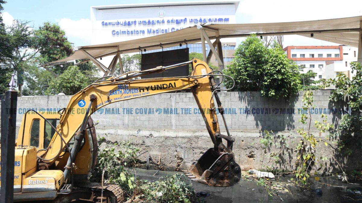 செய்தி எதிரொலி : சுத்தப்படுத்தப்படுகிறது திருச்சி சாலை பஸ் ஸ்டாண்ட் பின்புறம்